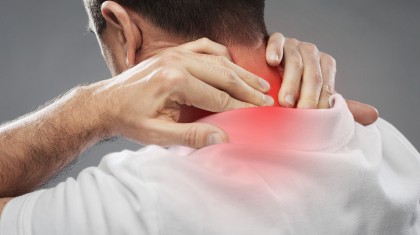 범계역 신경외과 경추 추간판 탈출증, 뒷목 뻐근함과 두통의 원인 이미지